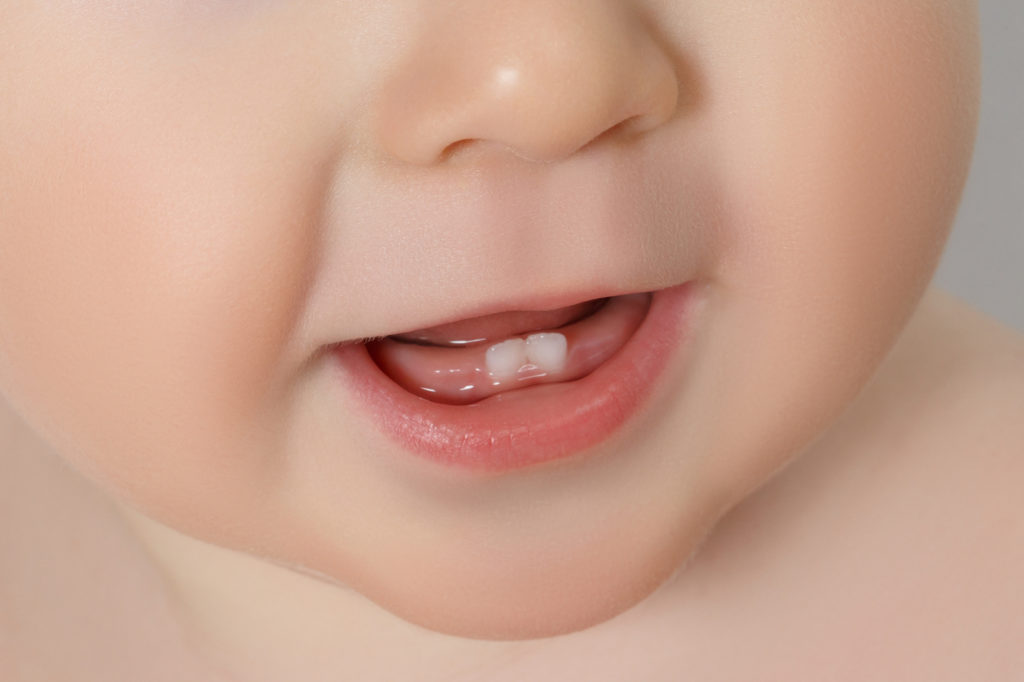 Trẻ không có răng làm sao nhai được?